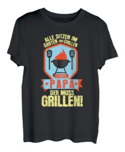 Alle sitzen im Garten chillen außer Papa der muss Grillen T-Shirt