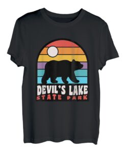 Devils Lake State Park Wisconsin Bär im Retro-Stil bei Sonnenuntergang T-Shirt