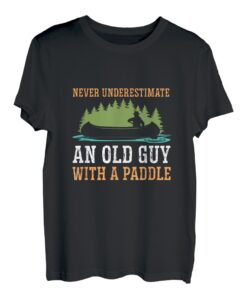 Herren Unterschätzen Sie nie einen alten Kerl mit einem Paddel-Paddel T-Shirt