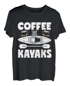 Kaffee und Kajaks Kajak Kajak T-Shirt