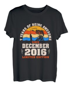 Kinder Awesome 7 Year Old Fishing Lovers Dezember 2016 7th Birthday T-Shirt