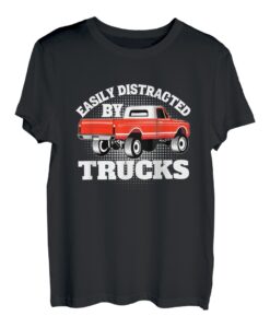 Leicht von Lastwagen abgelenkt. 4x4-Pickup-Truck T-Shirt