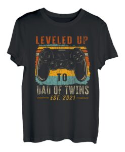 Leveled Up To Dad Of Twins Est 2021 Vatertag. T-Shirt