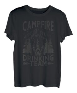 Lustiges Lagerfeuer, das Team-Gebirgslandschaft trinkt T-Shirt