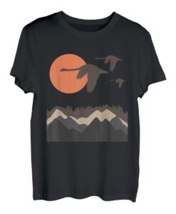 Schwäne Berge Landschaft Natur Minimalistisches Design T-Shirt