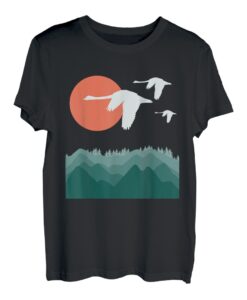 Schwäne Berge Landschaft Natur Minimalistisches Design T-Shirt