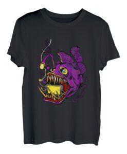 Tiefseeangler fängt Piranha T-Shirt