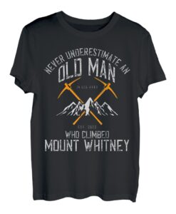 Unterschätze niemals einen alten Mann, der den Mount Whitney bestiegen hat T-Shirt
