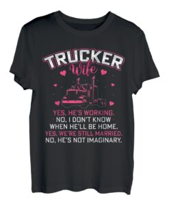 Yes He's Working Trucker Wife Truck Driver Lustige Freundin T-Shirt